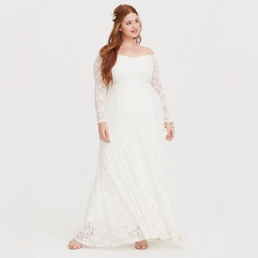 Torrid White Lace Gown - Size 26